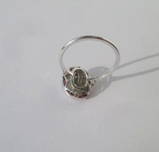 Bague 57 Art Déco - Bague en or blanc, diamants et rubis 58 Facettes