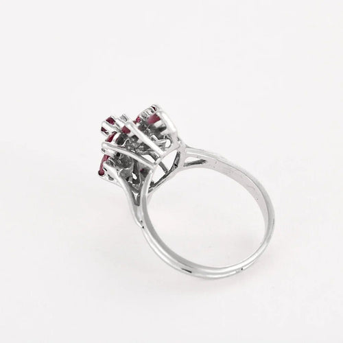 Bague 56 Bague Panier vintage en or blanc, diamants et rubis 58 Facettes