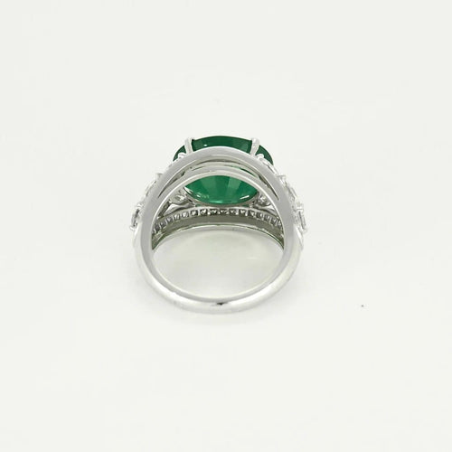 Bague 53.5 Bague en platine 950 sertie d’une émeraude 6,93 ct et diamants 58 Facettes