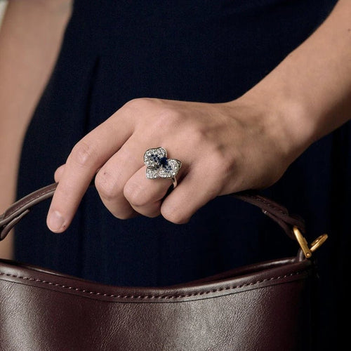 Bague 55.5 Orchidée - Bague en or blanc 18 k, diamants et saphirs 58 Facettes