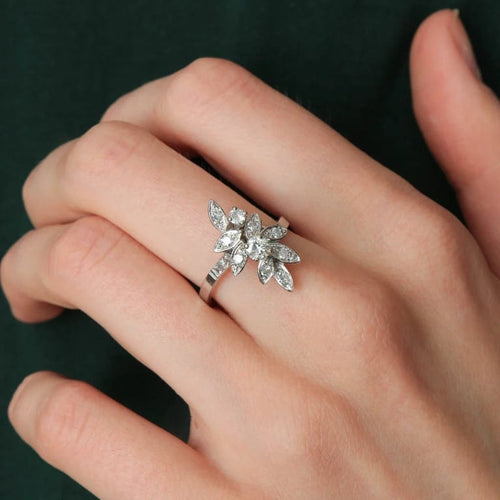 Bague 54.5 Bague feuilles en or blanc 18K et diamants 58 Facettes P6L14D