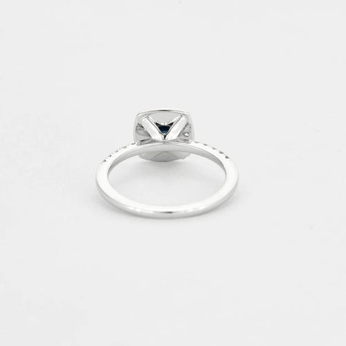 Bague 53 Bague - Solitaire entourage en or blanc avec saphir et diamants 58 Facettes
