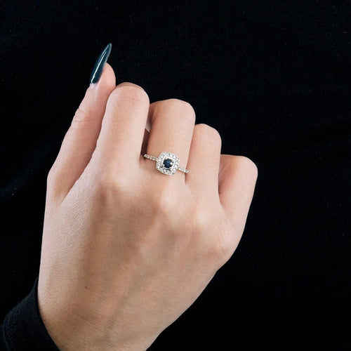 Bague 53 Bague - Solitaire entourage en or blanc avec saphir et diamants 58 Facettes