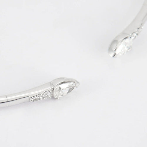 Bracelet Bracelet jonc articulé ouvert en or blanc 18 carats et diamants 58 Facettes