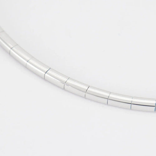 Bracelet Bracelet jonc articulé ouvert en or blanc 18 carats et diamants 58 Facettes