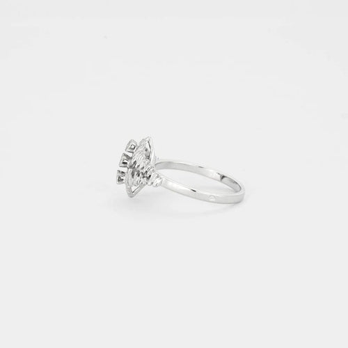 Bague 52 Bague ancienne en or blanc 18K sertie de 3 diamants 58 Facettes