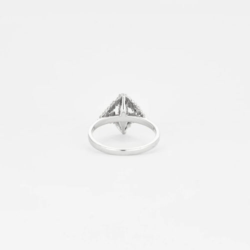 Bague 52 Bague ancienne en or blanc 18K sertie de 3 diamants 58 Facettes