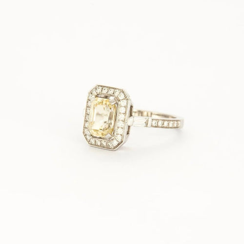 Bague 51 Bague style Art déco solitaire en or blanc 18K, diamants et saphir jaune 58 Facettes
