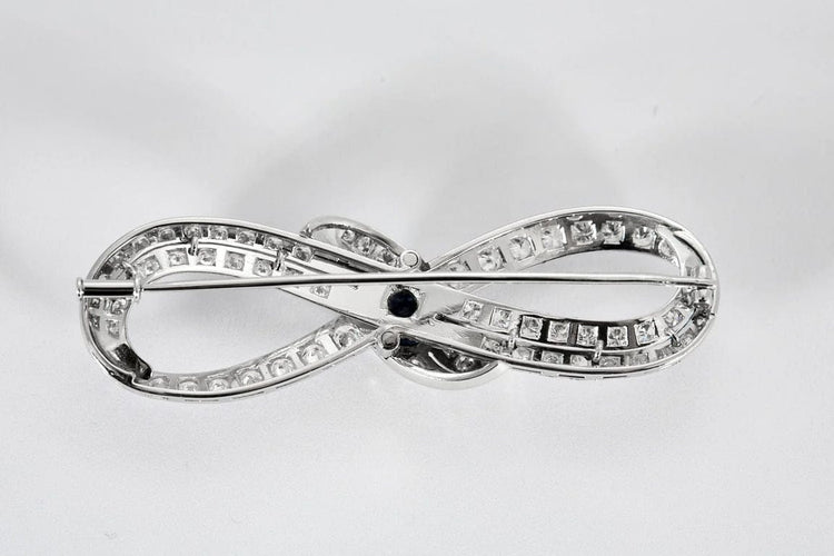 Broche Broche motif infini en platine 950, diamants et saphir 58 Facettes