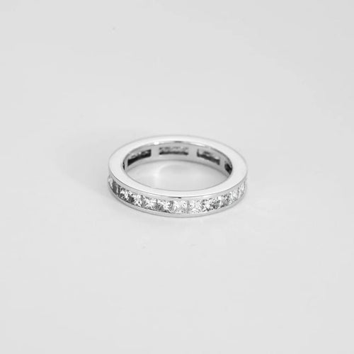 Bague 52 Alliance tour complet diamants taille princesse en or blanc 18K 58 Facettes