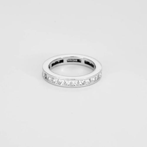 Bague 52 Alliance tour complet diamants taille princesse en or blanc 18K 58 Facettes