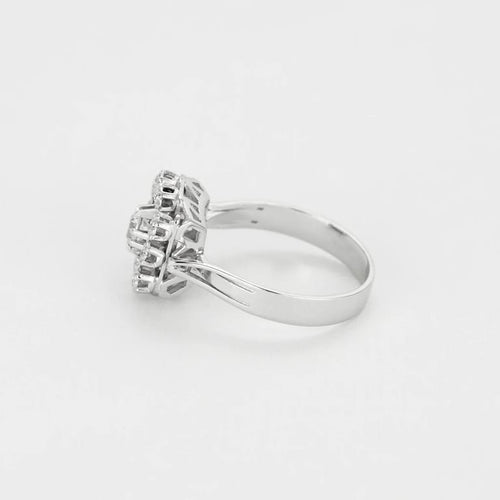 Bague 52 Bague ancienne motif carré en or blanc et diamants 58 Facettes