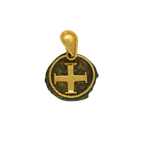 Pendentif Médaille croix ancienne torsadée en or jaune 18 carats sur pierre 58 Facettes