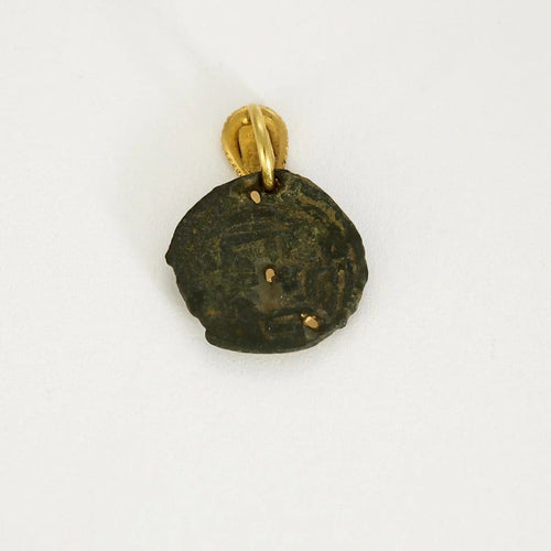 Pendentif Médaille croix ancienne torsadée en or jaune 18 carats sur pierre 58 Facettes