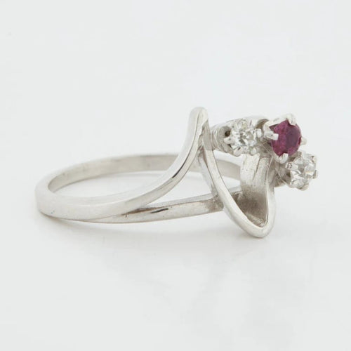 Bague 47 Bague en or blanc 18 carats avec rubis et diamants 58 Facettes REF 1053/16
