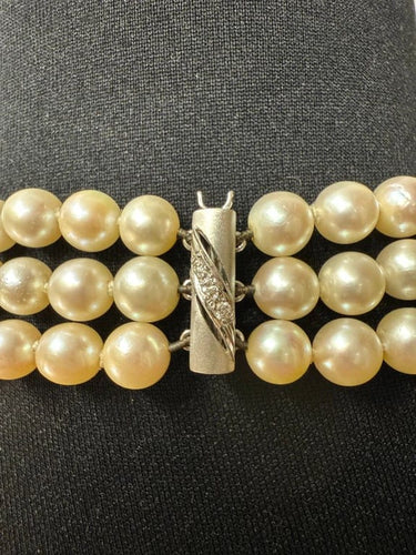 Collier Collier 3 rangs de perles de culture en or blanc 18 carats 58 Facettes 1.0000481/1