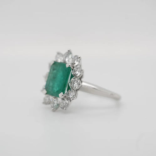 Bague 54 Bague en or blanc 18 carats avec émeraude 2,65 ct et diamants 58 Facettes 1.0000791/1