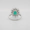 Bague 54 Bague en or blanc 18 carats avec émeraude 2,65 ct et diamants 58 Facettes 1.0000791/1