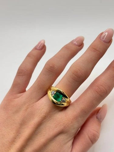 Bague 53 Bague en or jaune 18K avec émeraude 2 ct et diamants 0,40 ct 58 Facettes