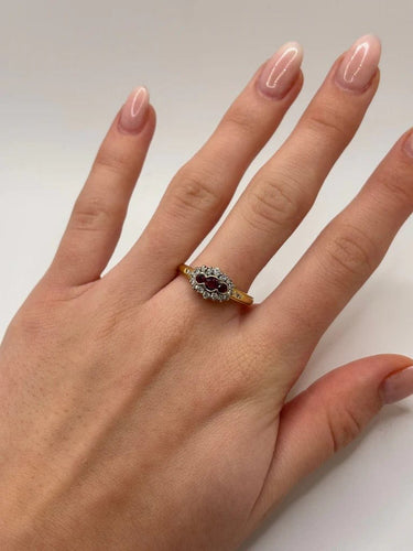 Bague 58 Bague ancienne en or jaune 18K avec rubis 0,25 ct et diamants 0,25 ct 58 Facettes