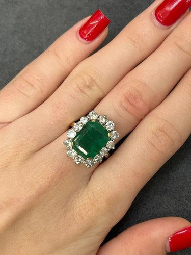 Bague 52 Bague en or jaune 18K avec émeraude 6,80 ct et diamants 58 Facettes 00021101