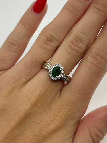 Bague 53 Bague en or blanc 18K avec émeraude 0,60 ct et diamants 1 ct 58 Facettes 00071401