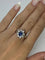 Bague 55 Bague marguerite en or blanc 18K, saphir 1,62 ct et diamants 1,30 ct 58 Facettes 00081701