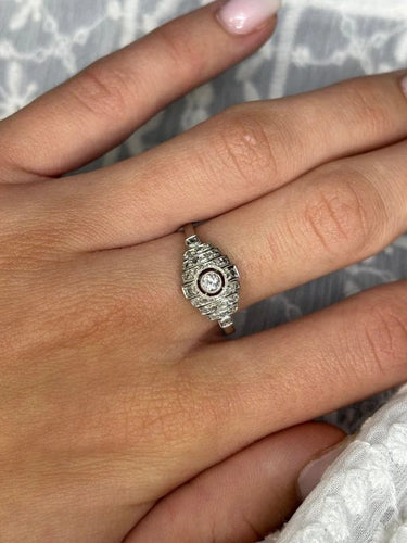 Bague 57 Bague ancienne en or blanc 18K et diamants 0,25 ct 58 Facettes 1007