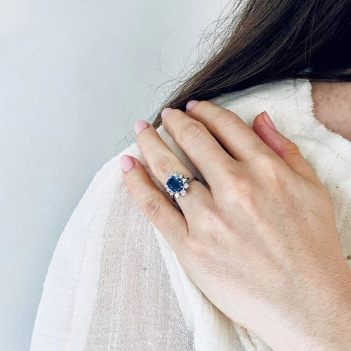 Bague 50 Bague marguerite en or blanc et platine, saphir non chauffé et diamants 58 Facettes LMB-315