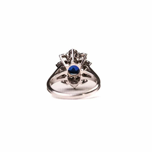 Bague 50 Bague marguerite en or blanc et platine, saphir non chauffé et diamants 58 Facettes LMB-315