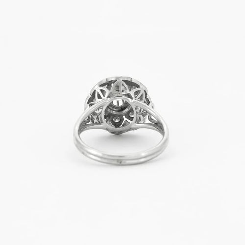 Bague 54 Bague fleur ciselée en or gris 18K et diamants 58 Facettes