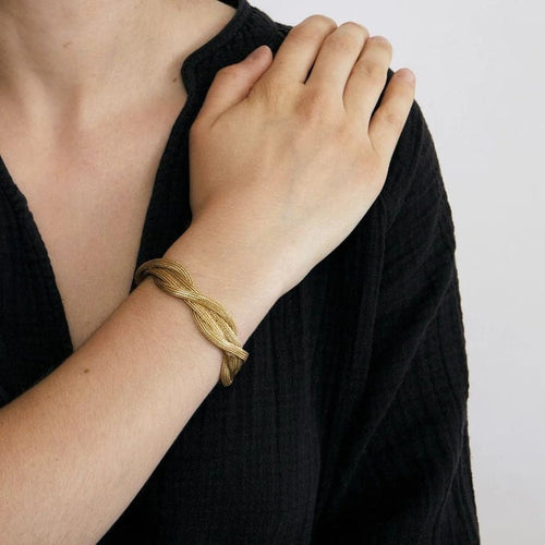 Bracelet Bracelet manchette tressé en maille tissée en or jaune 18K 58 Facettes