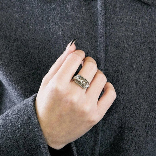 Bague 49 Bague lignes et volutes en or blanc et platine, sertie de diamants 58 Facettes