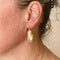 Boucles d'oreilles Boucles d'oreilles dormeuses anciennes en or jaune 18K ciselé 58 Facettes