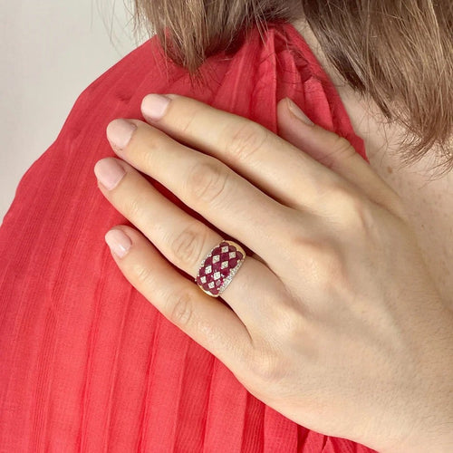 Bague 52 Bague bandeau pavée en or jaune rubis et diamants 58 Facettes 269