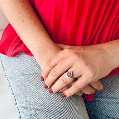 Bague 49 Bague marquise ancienne en or 18K deux tons, rubis et diamant 58 Facettes 275