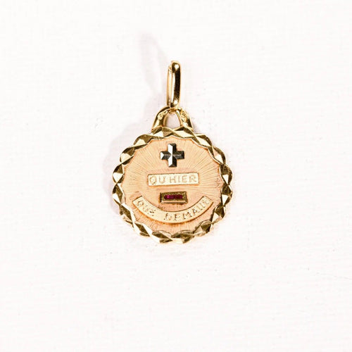Pendentif Augis - Médaille d’amour ronde trois ors « Plus qu’hier moins que demain » 58 Facettes LMB-279