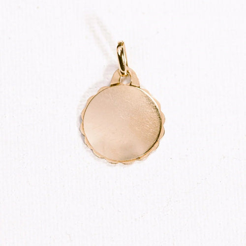 Pendentif Augis - Médaille d’amour ronde trois ors « Plus qu’hier moins que demain » 58 Facettes LMB-279