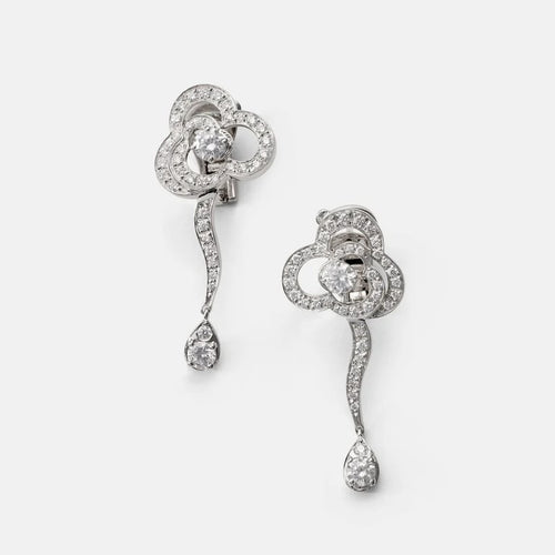 Boucles d'oreilles Chanel Fil de Camélia - Boucles d'oreilles en or blanc 18k et diamants 58 Facettes