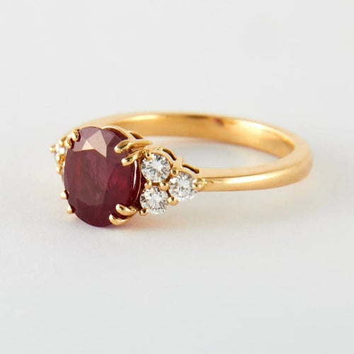 Bague 57.5 Bague en or jaune 750 avec rubis birman et diamants 58 Facettes