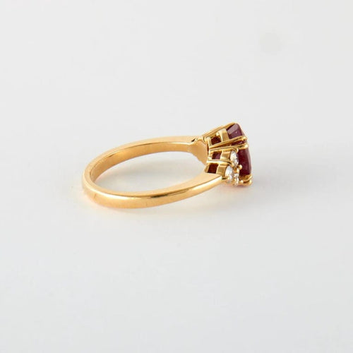 Bague 57.5 Bague en or jaune 750 avec rubis birman et diamants 58 Facettes