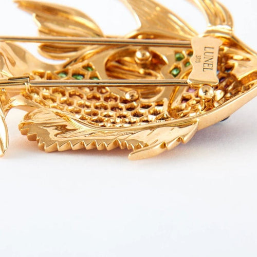 Broche Broche poisson arc-en-ciel en or jaune 18 carats, saphirs et diamants 58 Facettes