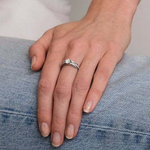 Bague 54 Bague Tulipe en or gris 18K et diamants 58 Facettes