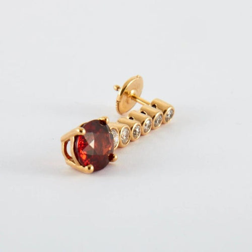 Boucles d'oreilles Boucles d'oreilles pendantes en or jaune 18K grenat mandarine et diamants 58 Facettes 2.586