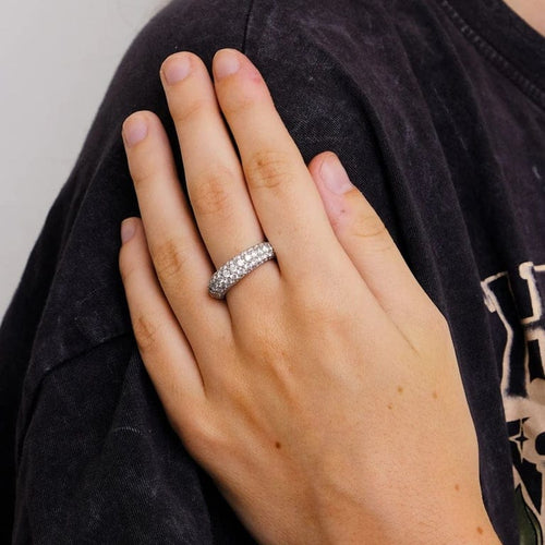 Bague 53 Bague jonc en or gris 18K pavée de diamants 58 Facettes 2.154