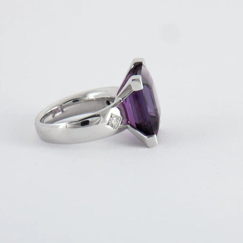 Bague 53 Bague en or blanc 18k avec améthyste et diamants 58 Facettes 2.192