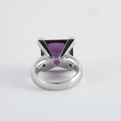 Bague 53 Bague en or blanc 18k avec améthyste et diamants 58 Facettes 2.192