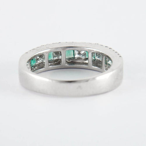Bague 53.5 Ligne Vendôme Love - Bague en or gris 18k, émeraude et diamants 58 Facettes 2.113