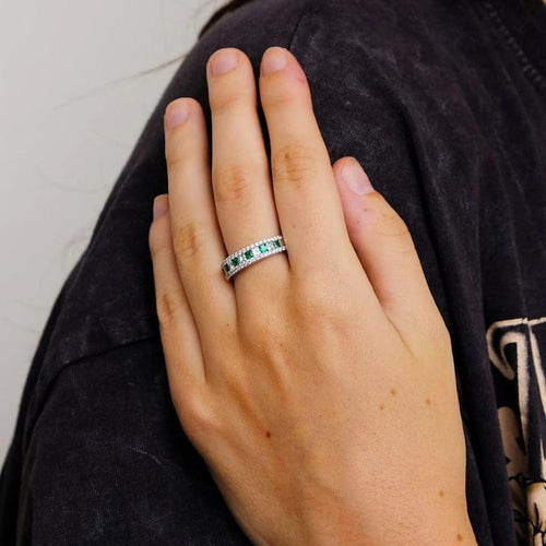 Bague 53.5 Ligne Vendôme Love - Bague en or gris 18k, émeraude et diamants 58 Facettes 2.113
