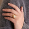 Bague 52 Bague Pétale - Bague en or jaune 18K avec perle blanche 58 Facettes 002.196